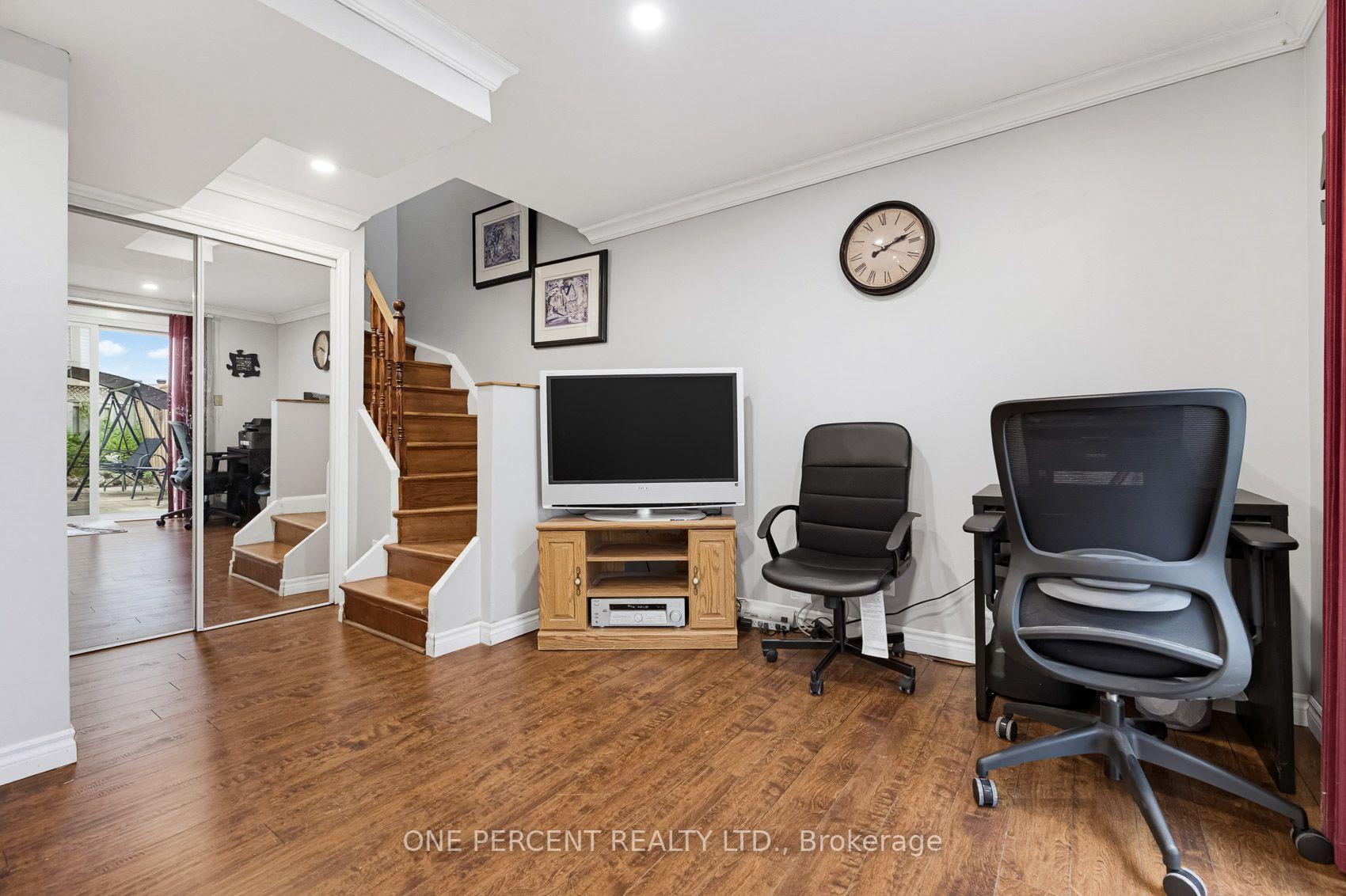 Photo 24 of 51 Courtleigh Square, Brampton, Heart Lake East — HOMEH