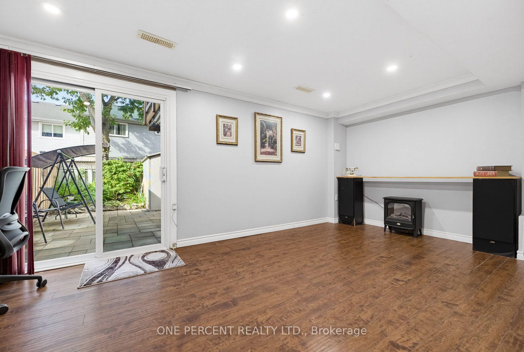 Photo 26 of 51 Courtleigh Square, Brampton, Heart Lake East — HOMEH
