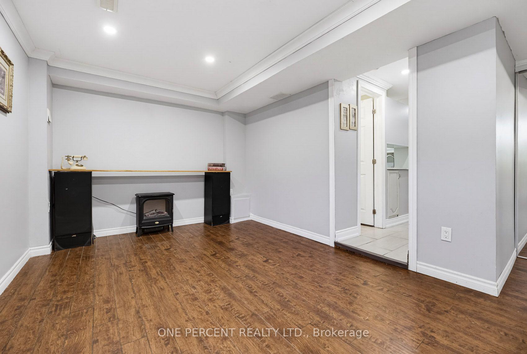 Photo 28 of 51 Courtleigh Square, Brampton, Heart Lake East — HOMEH