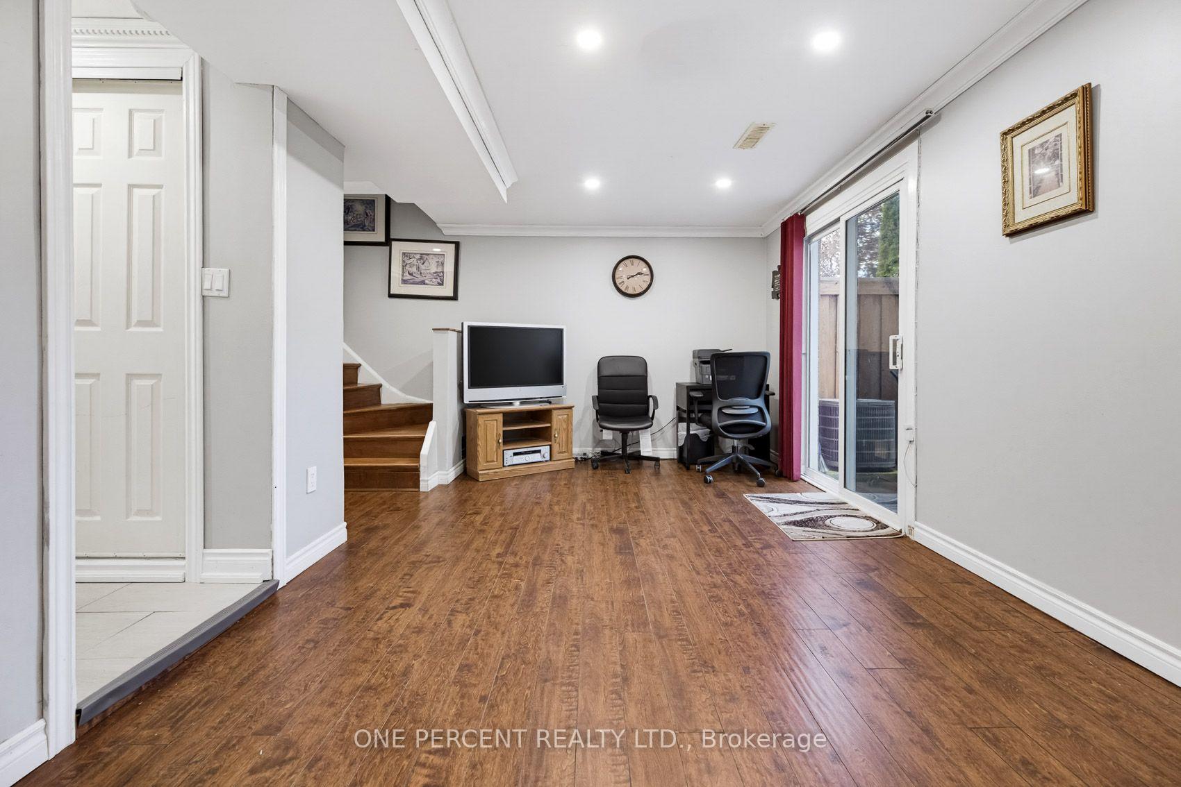 Photo 29 of 51 Courtleigh Square, Brampton, Heart Lake East — HOMEH