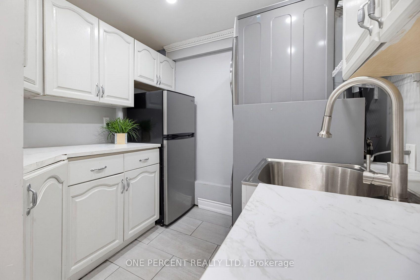 Photo 31 of 51 Courtleigh Square, Brampton, Heart Lake East — HOMEH