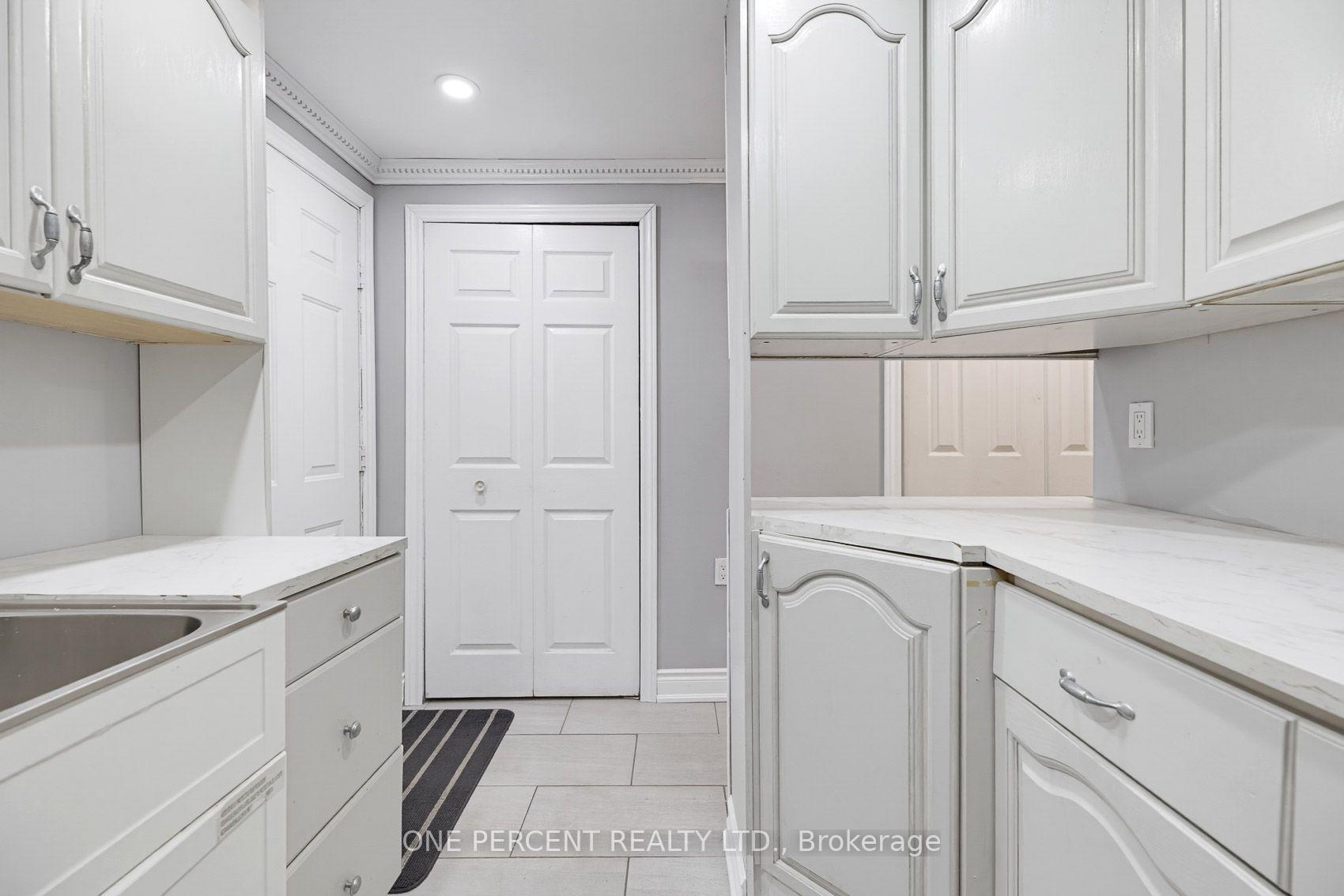 Photo 33 of 51 Courtleigh Square, Brampton, Heart Lake East — HOMEH
