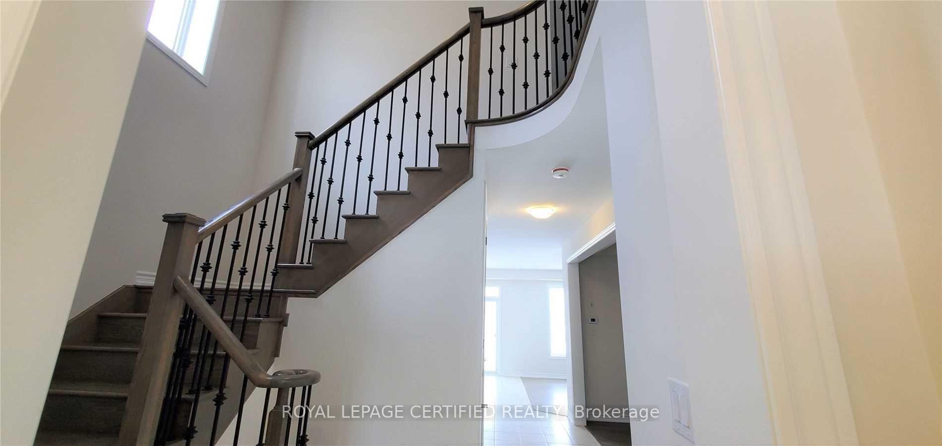 Photo 2 of 21 Munro Circle, Brantford, Empire South — HOMEH