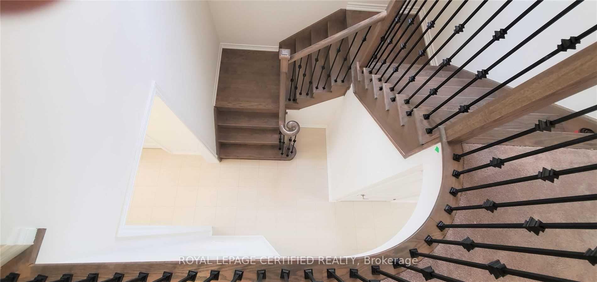 Photo 3 of 21 Munro Circle, Brantford, Empire South — HOMEH