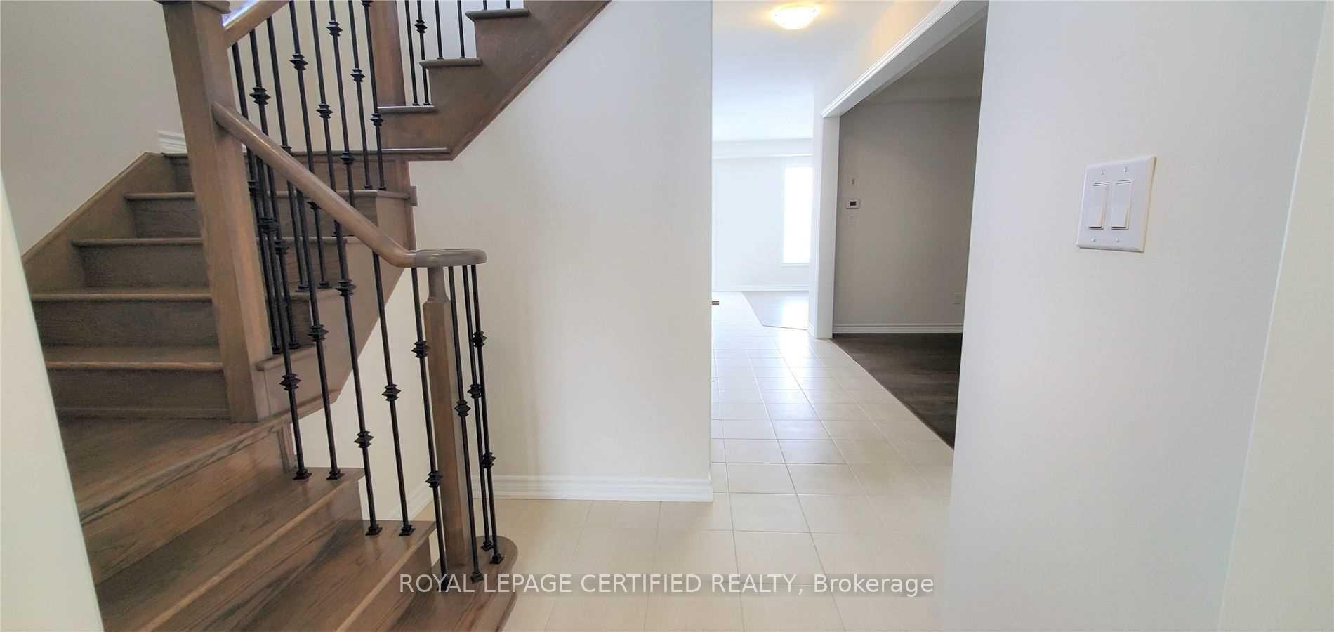 Photo 4 of 21 Munro Circle, Brantford, Empire South — HOMEH