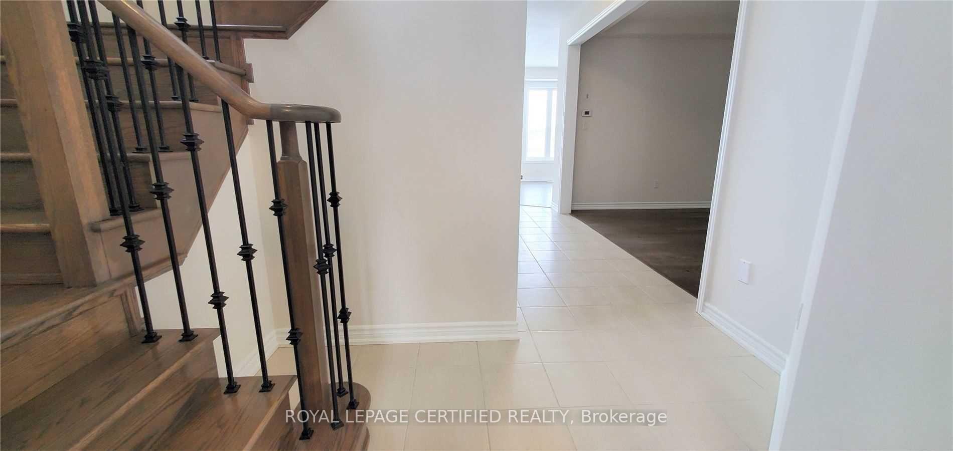 Photo 5 of 21 Munro Circle, Brantford, Empire South — HOMEH