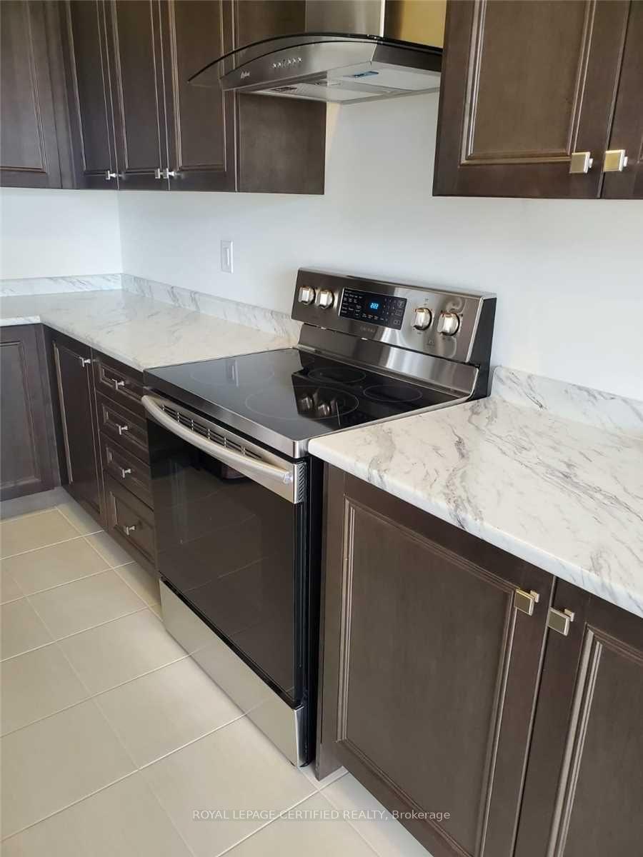 Photo 8 of 21 Munro Circle, Brantford, Empire South — HOMEH