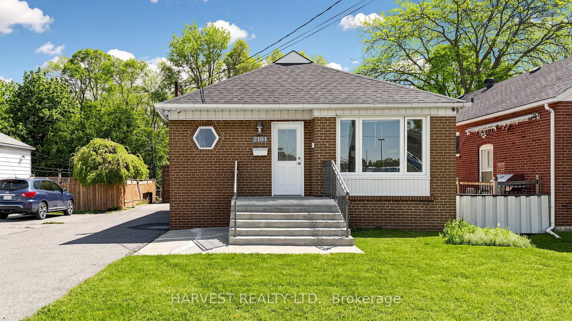 Photo of 2181 Kipling Avenue