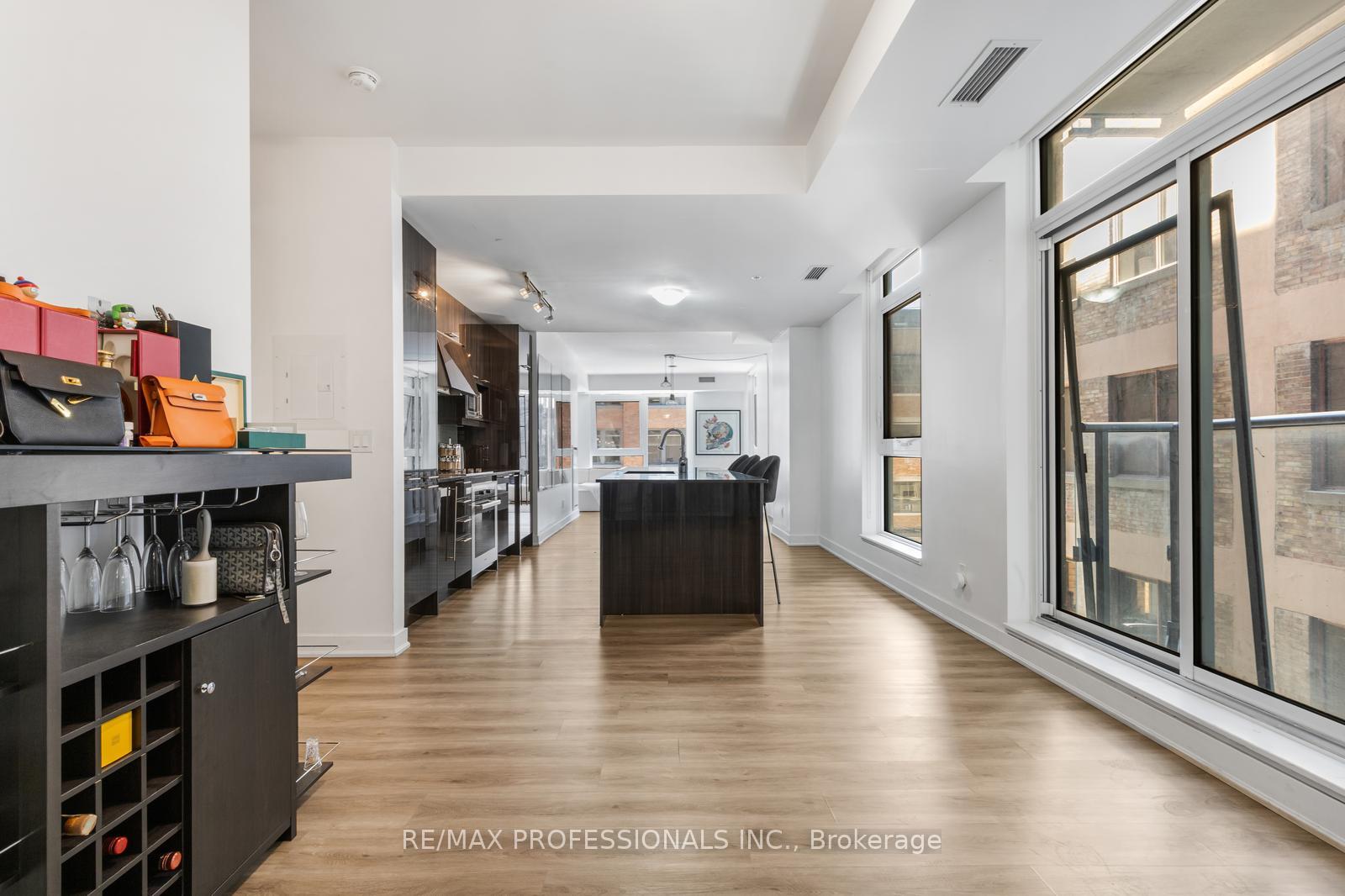 Photo 4 of Unit 325, 30 Nelson Street, Toronto, Waterfront Communities — HOMEH
