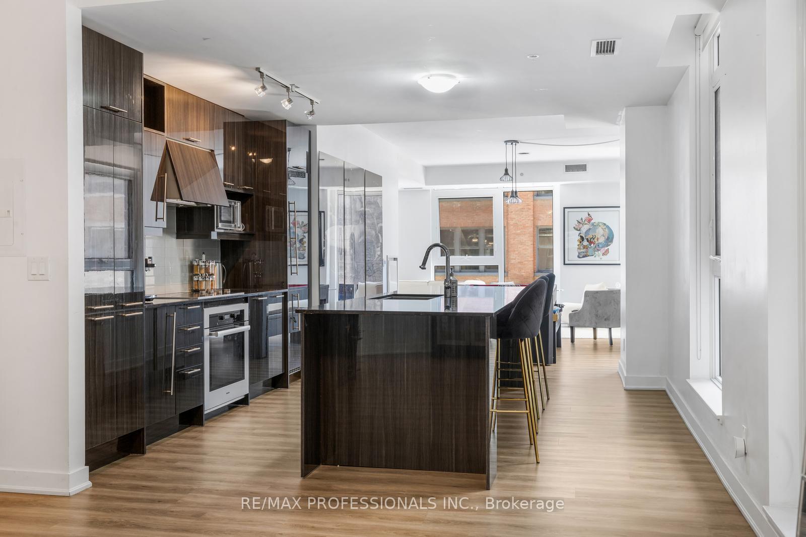 Photo 5 of Unit 325, 30 Nelson Street, Toronto, Waterfront Communities — HOMEH