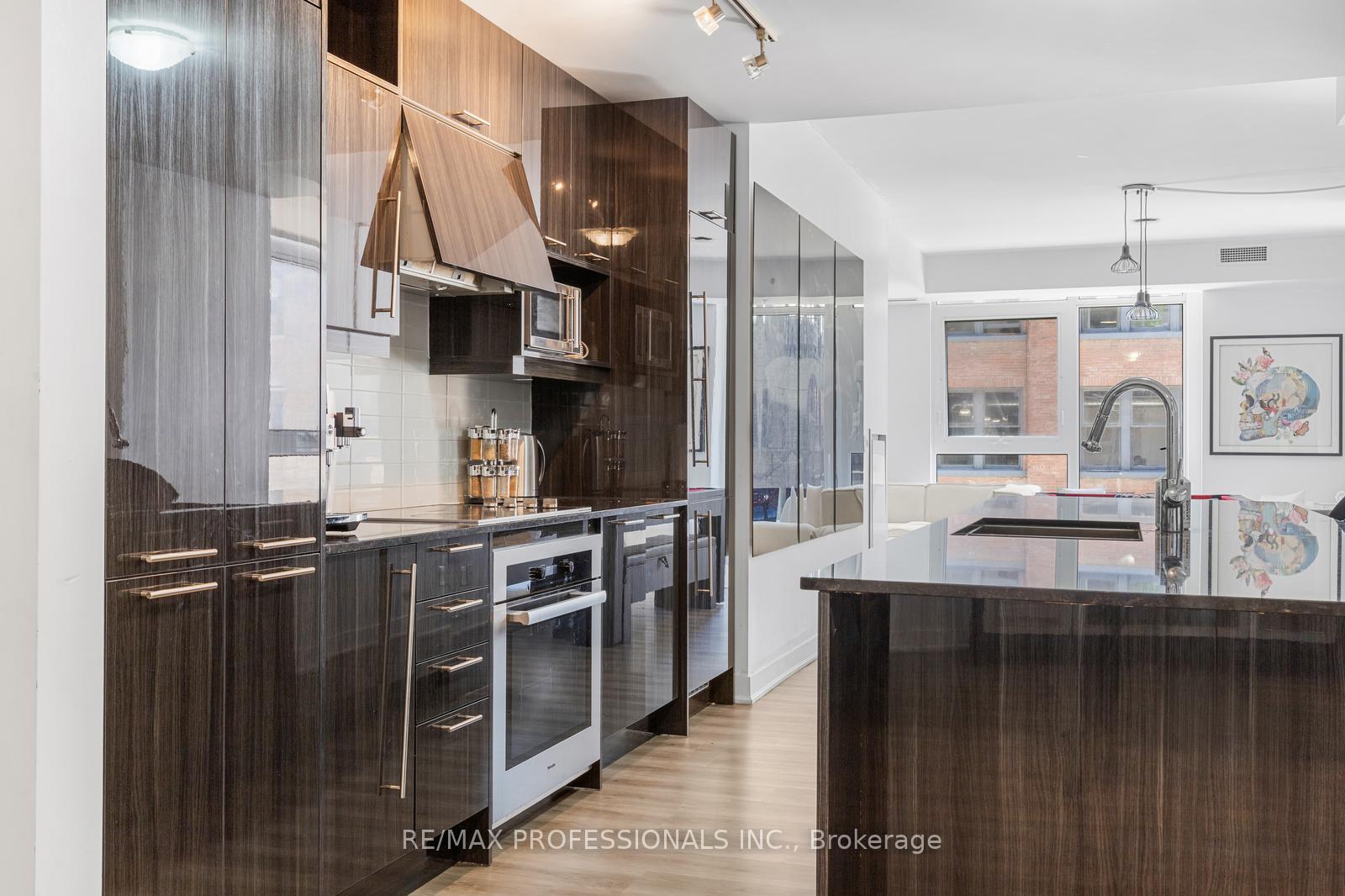 Photo 8 of Unit 325, 30 Nelson Street, Toronto, Waterfront Communities — HOMEH