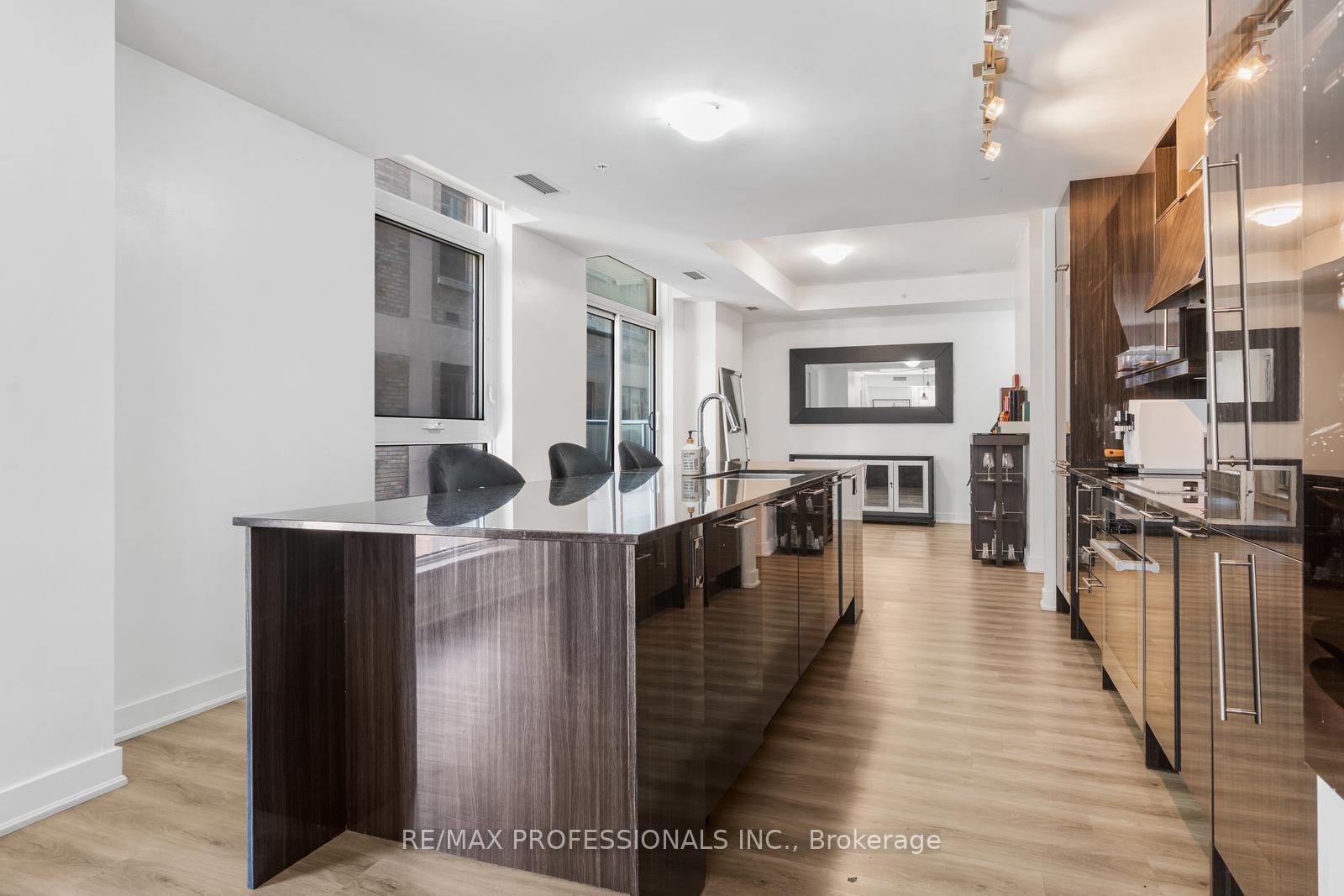 Photo 10 of Unit 325, 30 Nelson Street, Toronto, Waterfront Communities — HOMEH