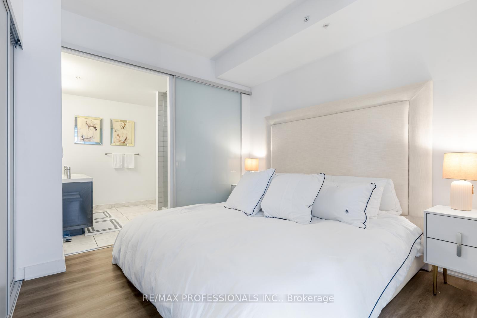 Photo 23 of Unit 325, 30 Nelson Street, Toronto, Waterfront Communities — HOMEH