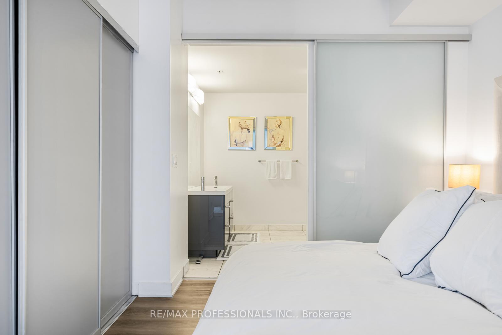Photo 24 of Unit 325, 30 Nelson Street, Toronto, Waterfront Communities — HOMEH