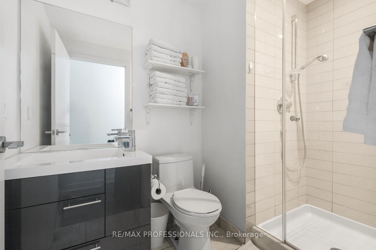 Photo 30 of Unit 325, 30 Nelson Street, Toronto, Waterfront Communities — HOMEH
