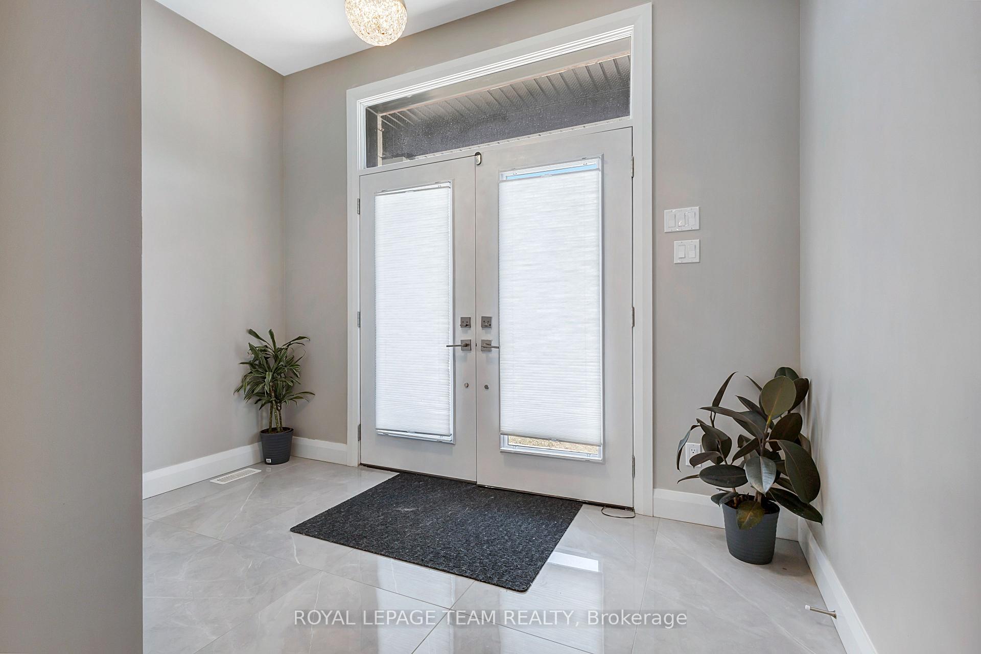 Photo 2 of 348 Abbeydale Circle, Ottawa, Kanata - Morgan's Grant/South March — HOMEH