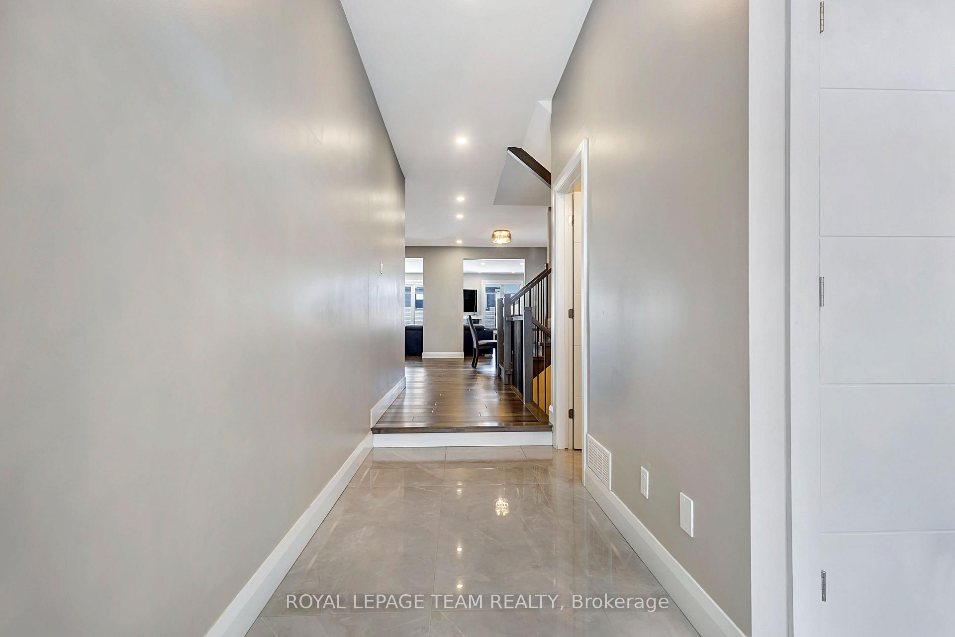 Photo 3 of 348 Abbeydale Circle, Ottawa, Kanata - Morgan's Grant/South March — HOMEH