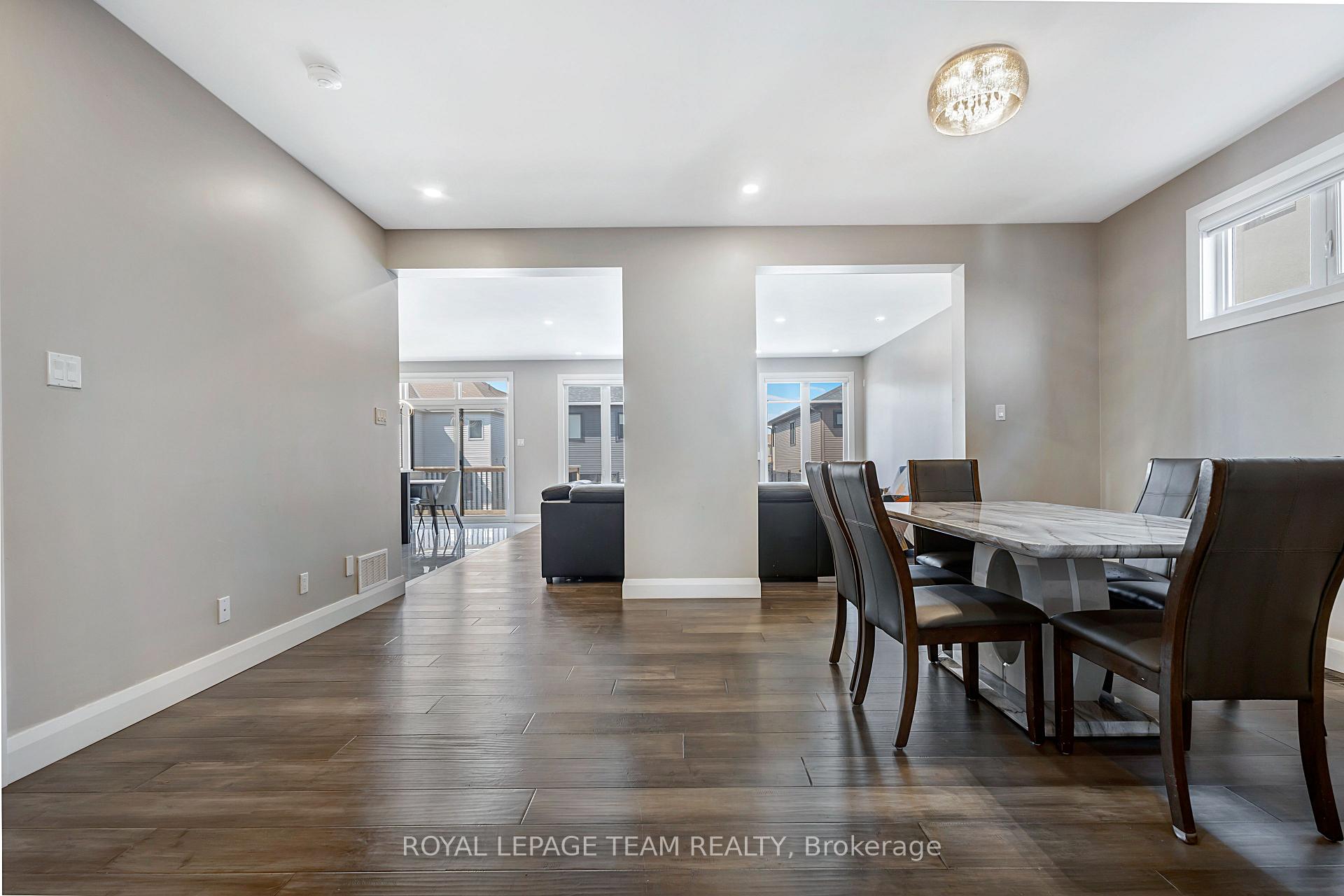 Photo 5 of 348 Abbeydale Circle, Ottawa, Kanata - Morgan's Grant/South March — HOMEH