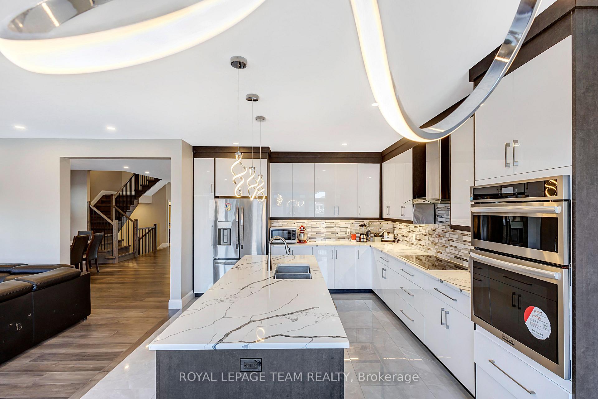 Photo 7 of 348 Abbeydale Circle, Ottawa, Kanata - Morgan's Grant/South March — HOMEH