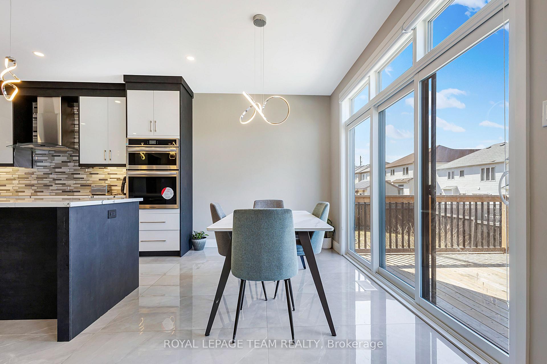 Photo 8 of 348 Abbeydale Circle, Ottawa, Kanata - Morgan's Grant/South March — HOMEH