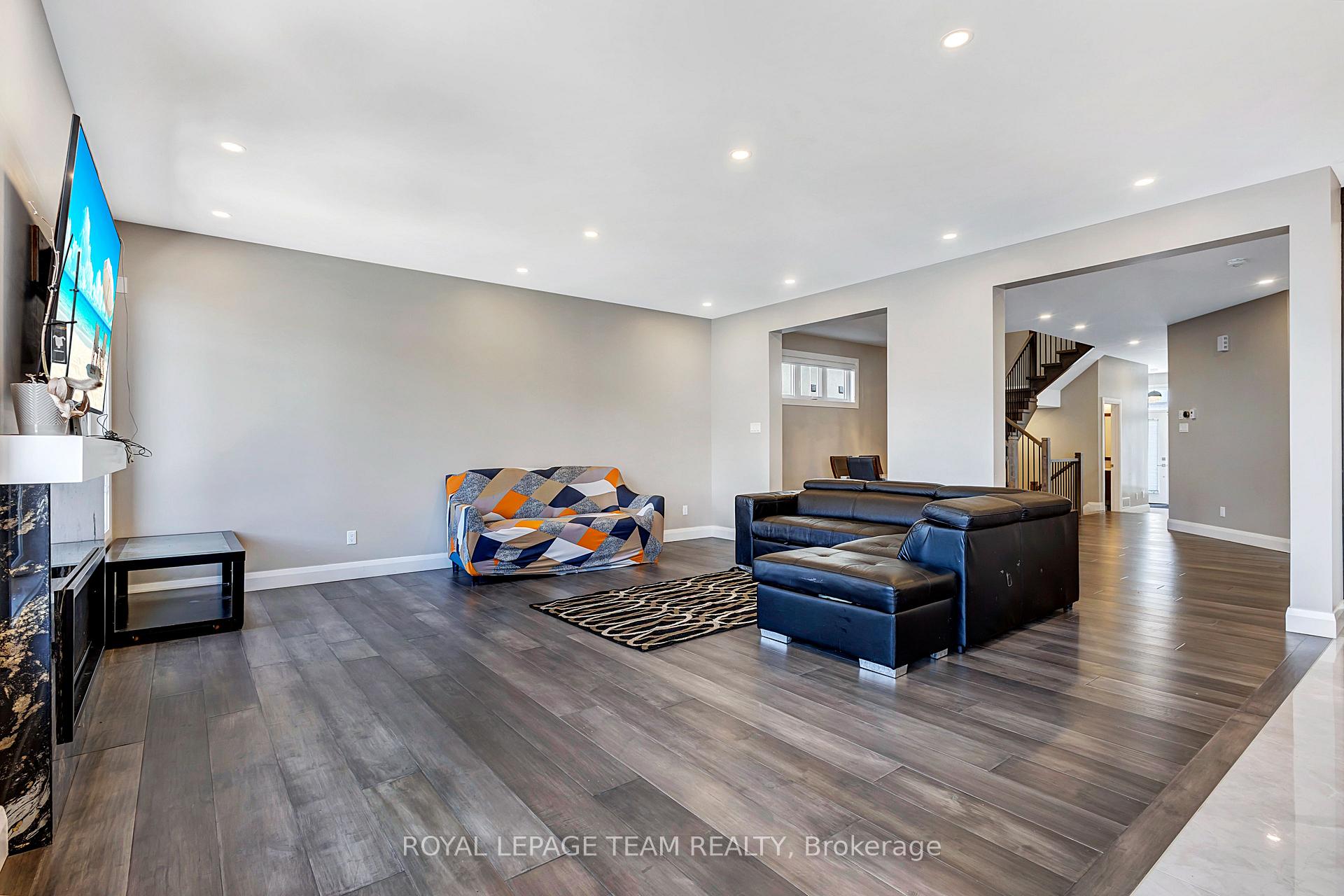 Photo 9 of 348 Abbeydale Circle, Ottawa, Kanata - Morgan's Grant/South March — HOMEH
