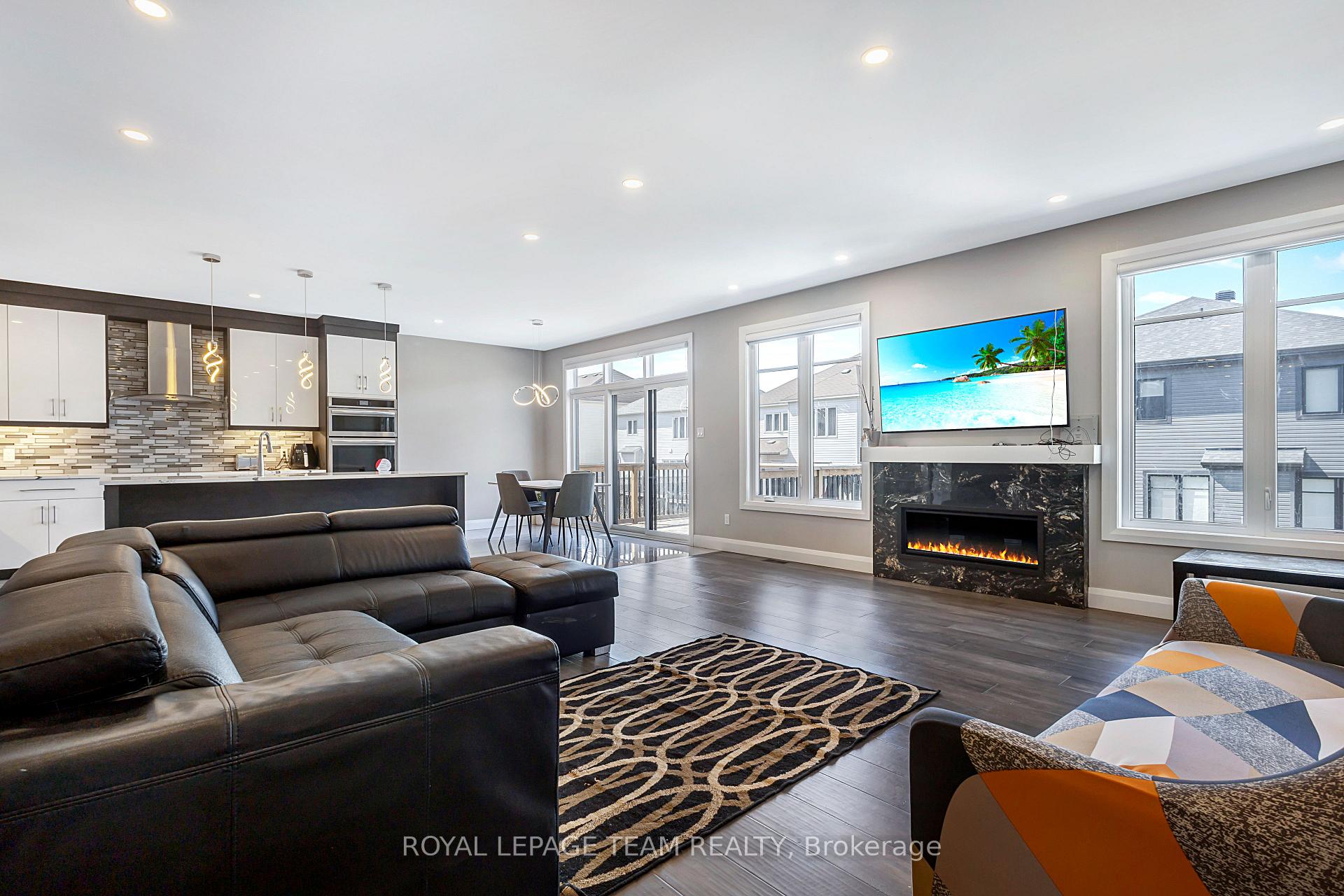 Photo 10 of 348 Abbeydale Circle, Ottawa, Kanata - Morgan's Grant/South March — HOMEH