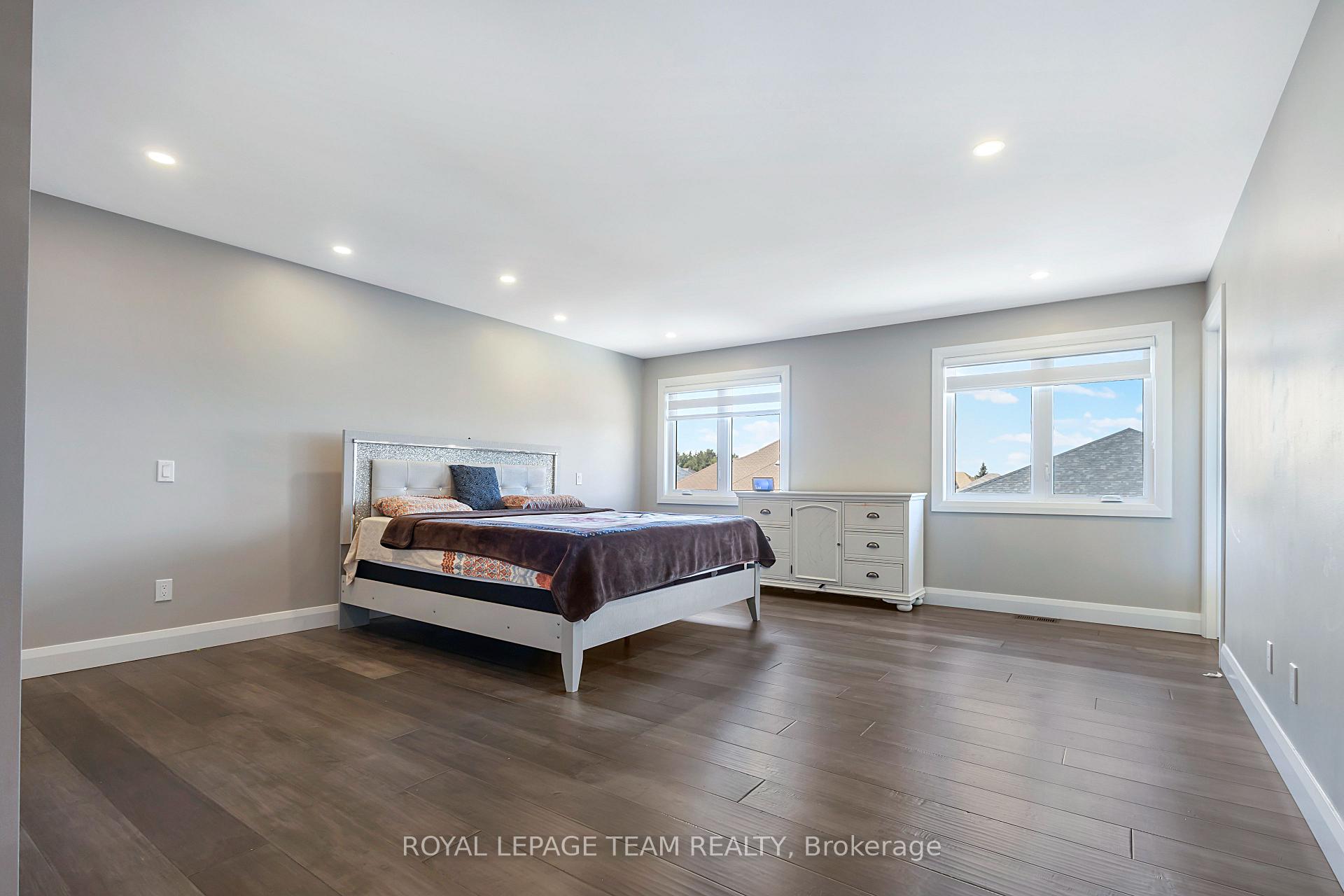 Photo 15 of 348 Abbeydale Circle, Ottawa, Kanata - Morgan's Grant/South March — HOMEH