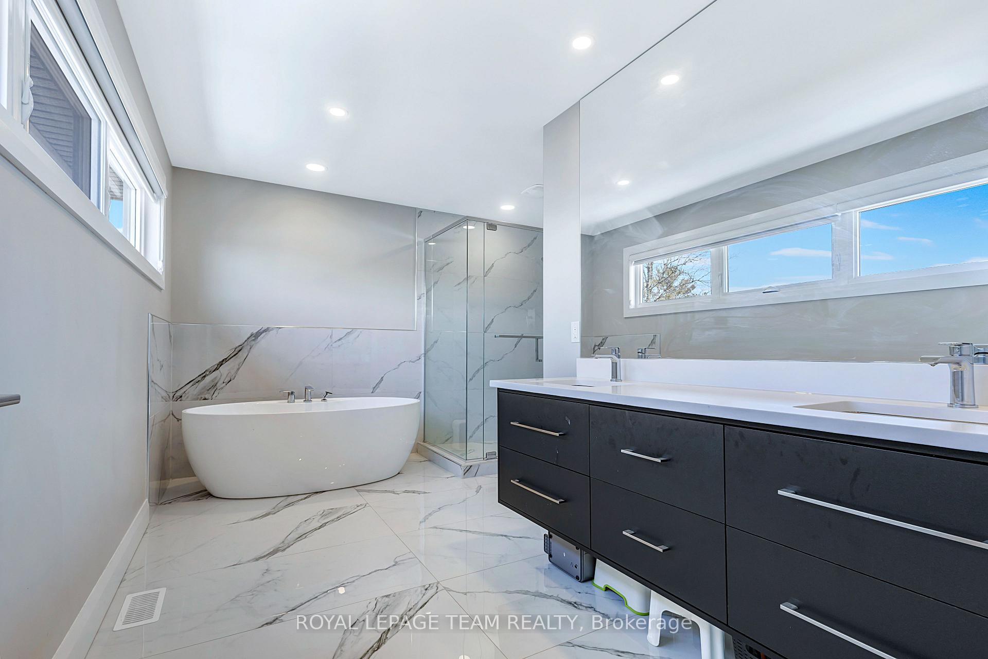 Photo 17 of 348 Abbeydale Circle, Ottawa, Kanata - Morgan's Grant/South March — HOMEH