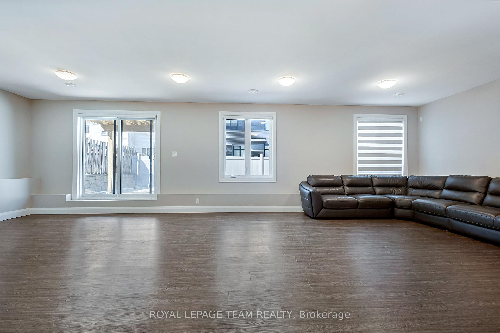 Photo 32 of 348 Abbeydale Circle, Ottawa, Kanata - Morgan's Grant/South March — HOMEH