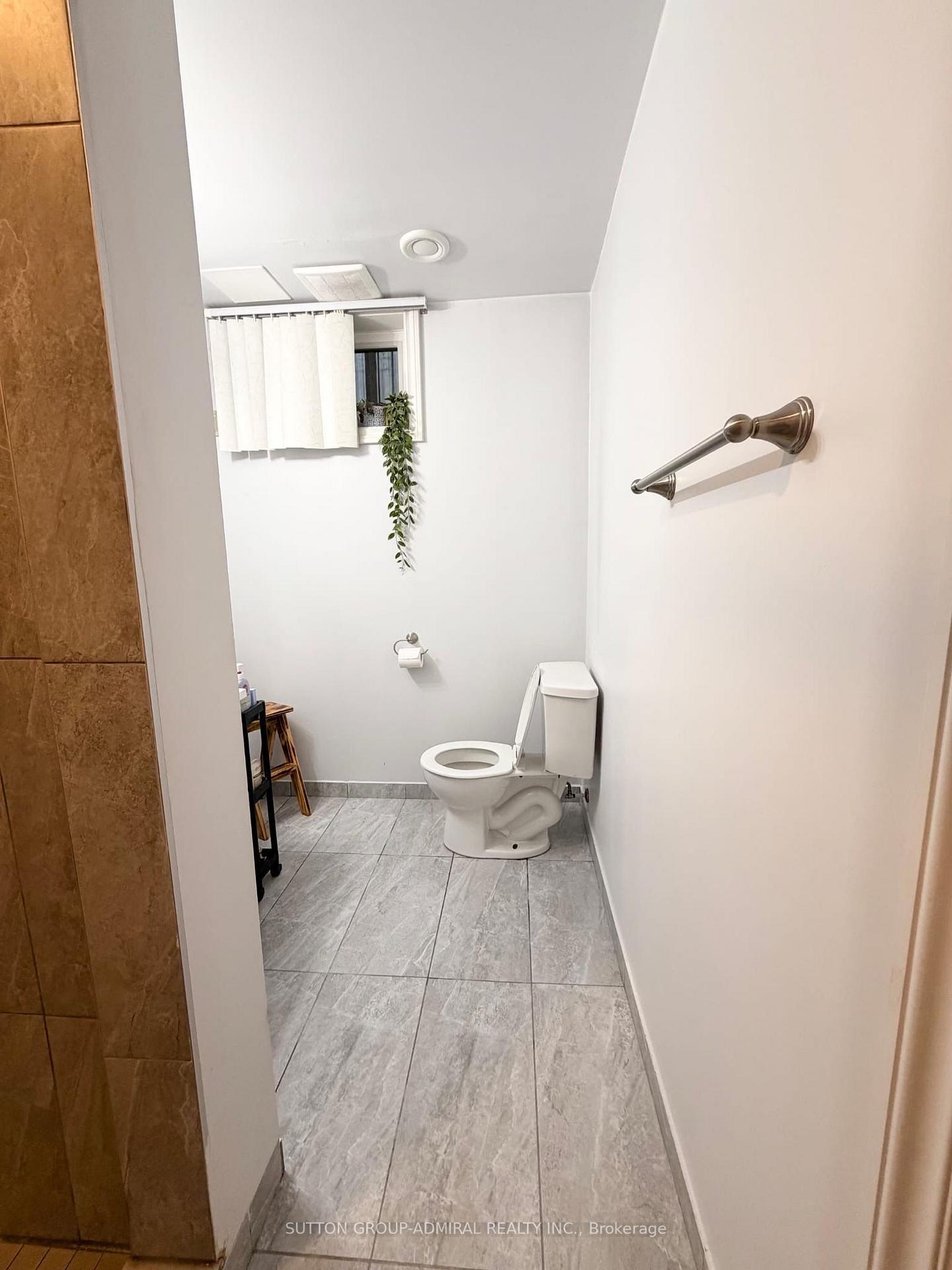 Photo 4 of 93 North Ridge Road, Vaughan, West Woodbridge — HOMEH