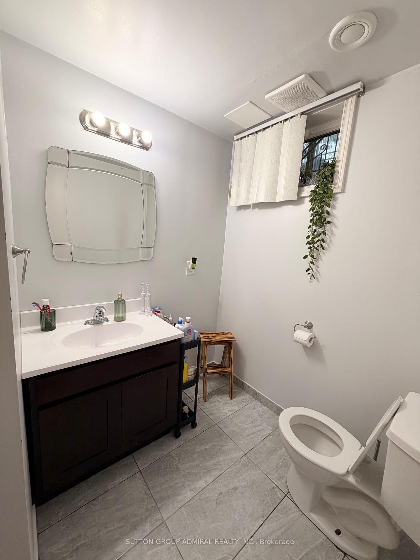 Photo 5 of 93 North Ridge Road, Vaughan, West Woodbridge — HOMEH