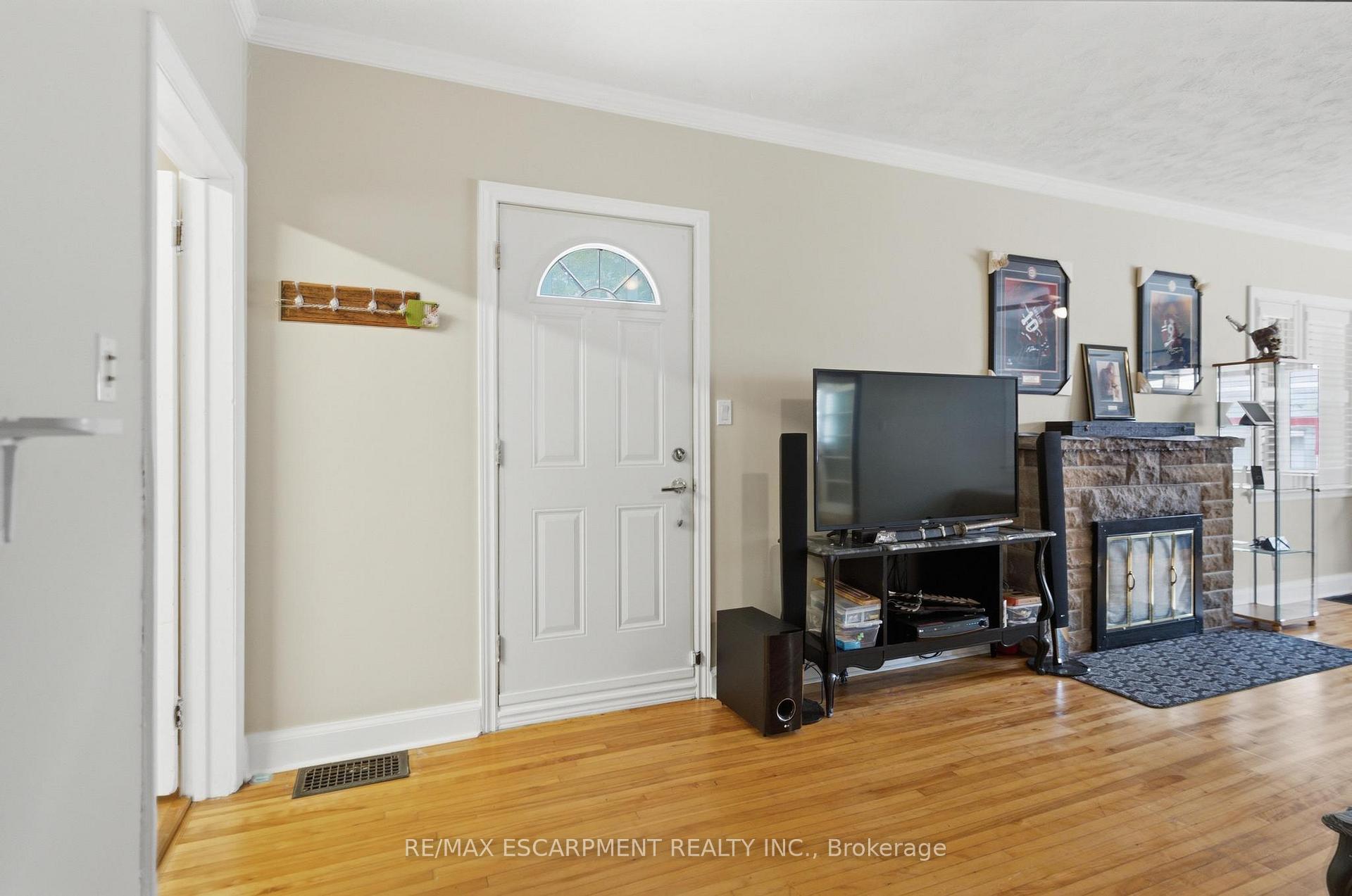 Photo 16 of 1260 Highway 8, Hamilton, Winona — HOMEH