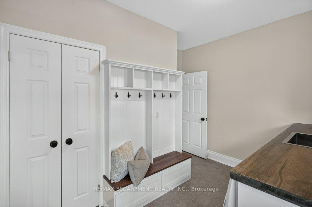 Photo 22 of 447 Golf Links Road, Hamilton, Ancaster — HOMEH
