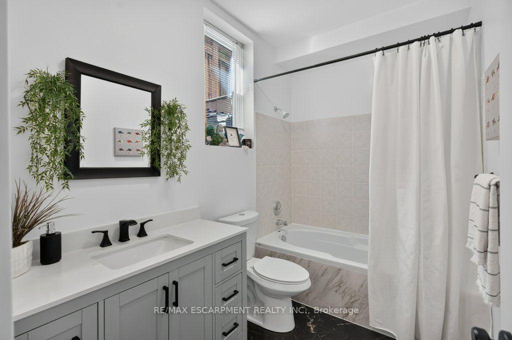 Photo 40 of 447 Golf Links Road, Hamilton, Ancaster — HOMEH