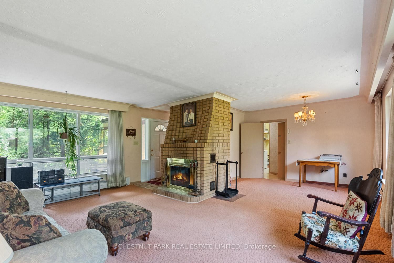 Photo 5 of 2 Gallacher Avenue, Richmond Hill, Oak Ridges — HOMEH