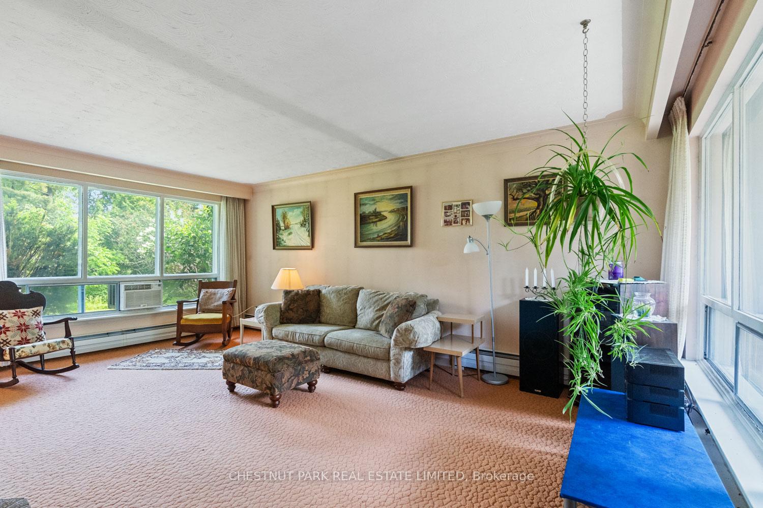Photo 6 of 2 Gallacher Avenue, Richmond Hill, Oak Ridges — HOMEH