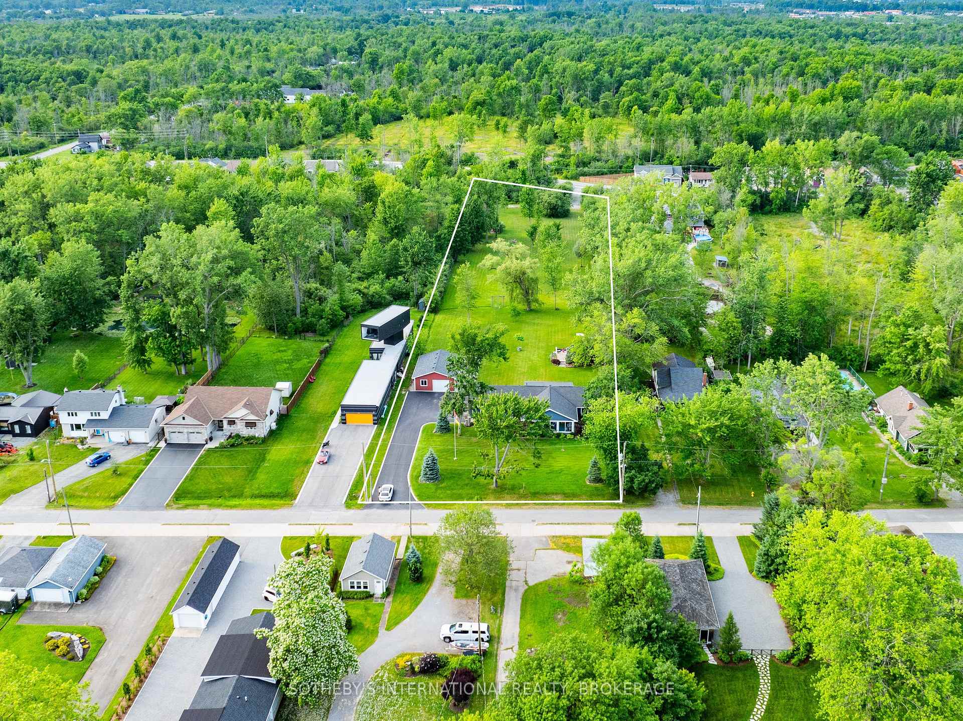 Photo 5 of 880 Edgemere Road, Fort Erie, Crescent Park — HOMEH