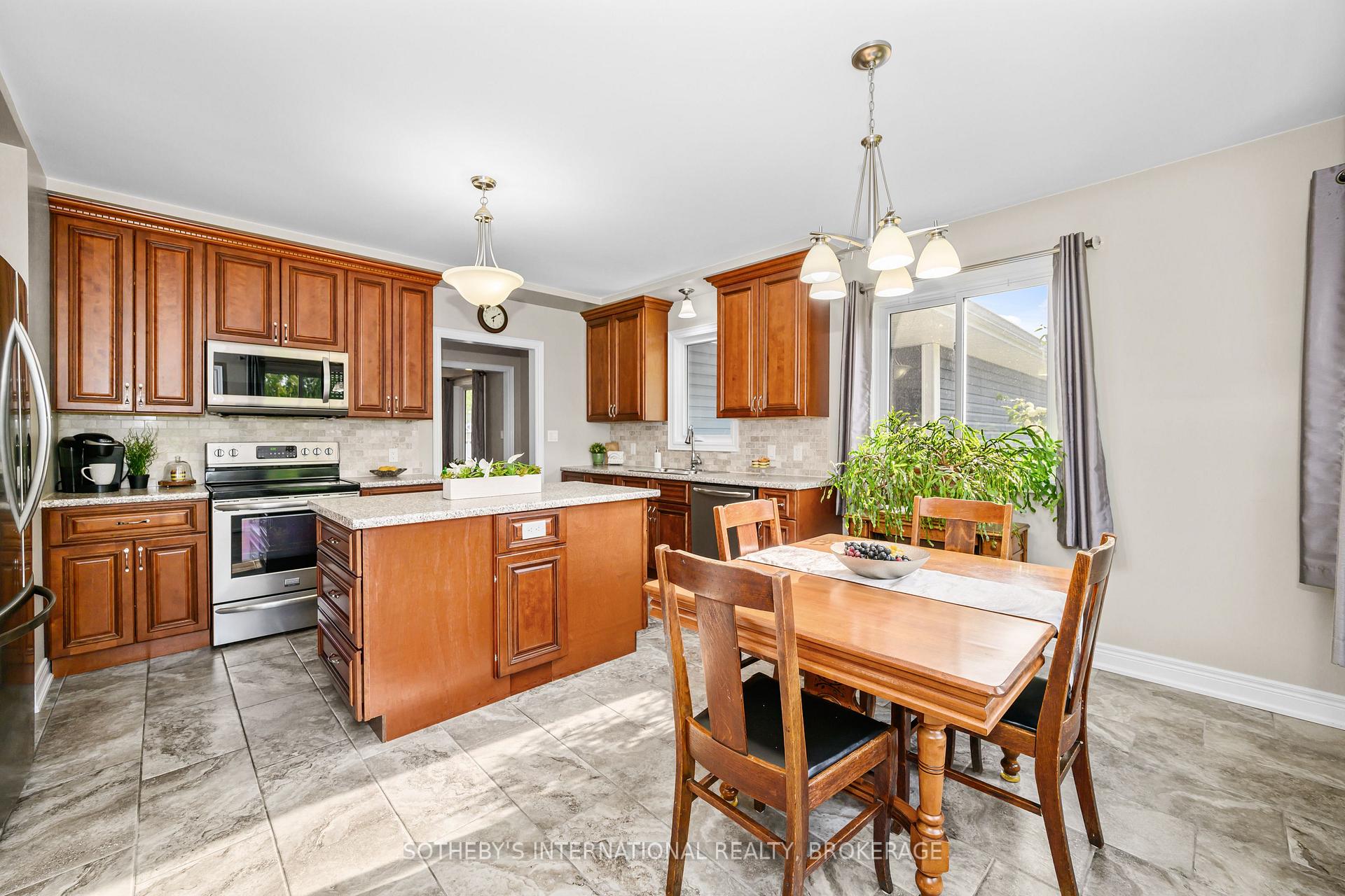 Photo 14 of 880 Edgemere Road, Fort Erie, Crescent Park — HOMEH