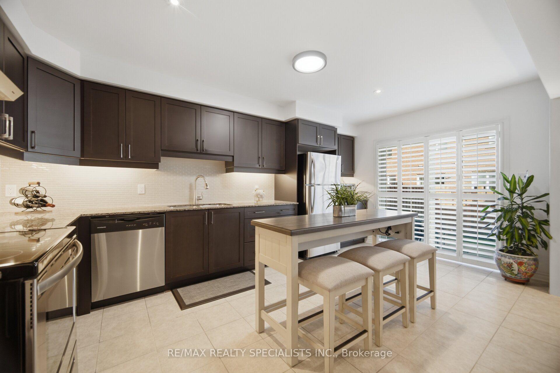 Photo 15 of 108 Leiterman Drive, Milton, Willmott — HOMEH