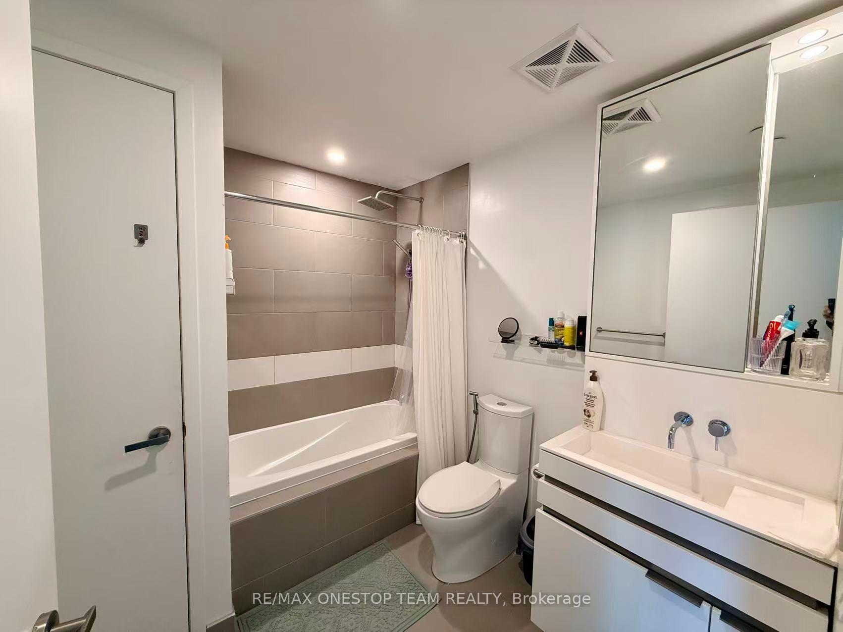 Photo 9 of Unit 2607, 197 Yonge Street, Toronto, Church-Yonge Corridor — HOMEH