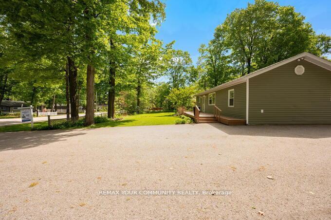 Photo 6 of 781 Edward Street, Innisfil, Rural Innisfil — HOMEH