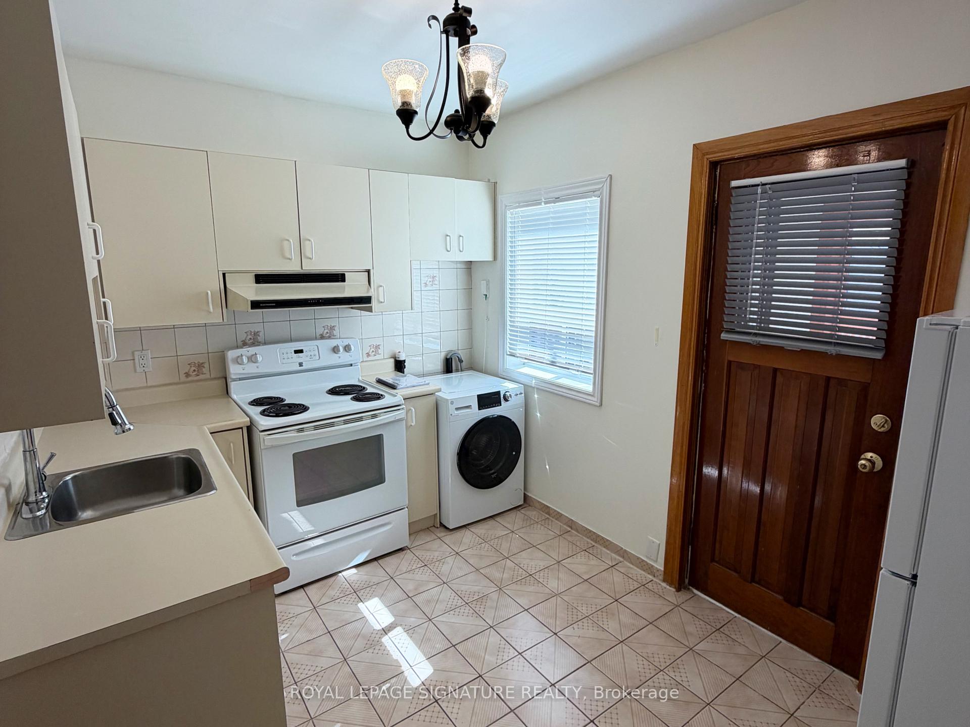 Photo 3 of Unit 2nd Flr, 455 B Danforth Avenue, Toronto, North Riverdale — HOMEH