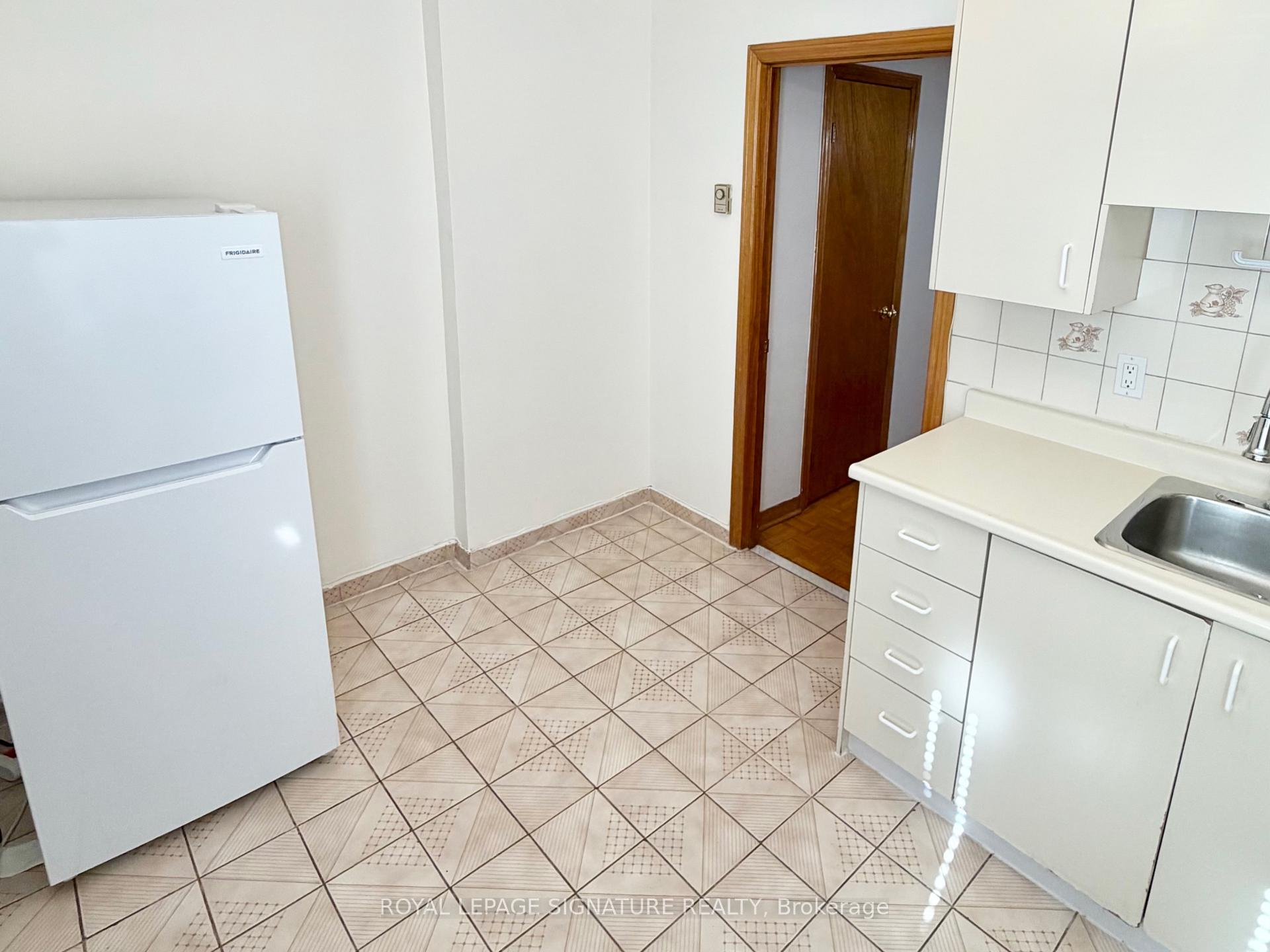 Photo 5 of Unit 2nd Flr, 455 B Danforth Avenue, Toronto, North Riverdale — HOMEH