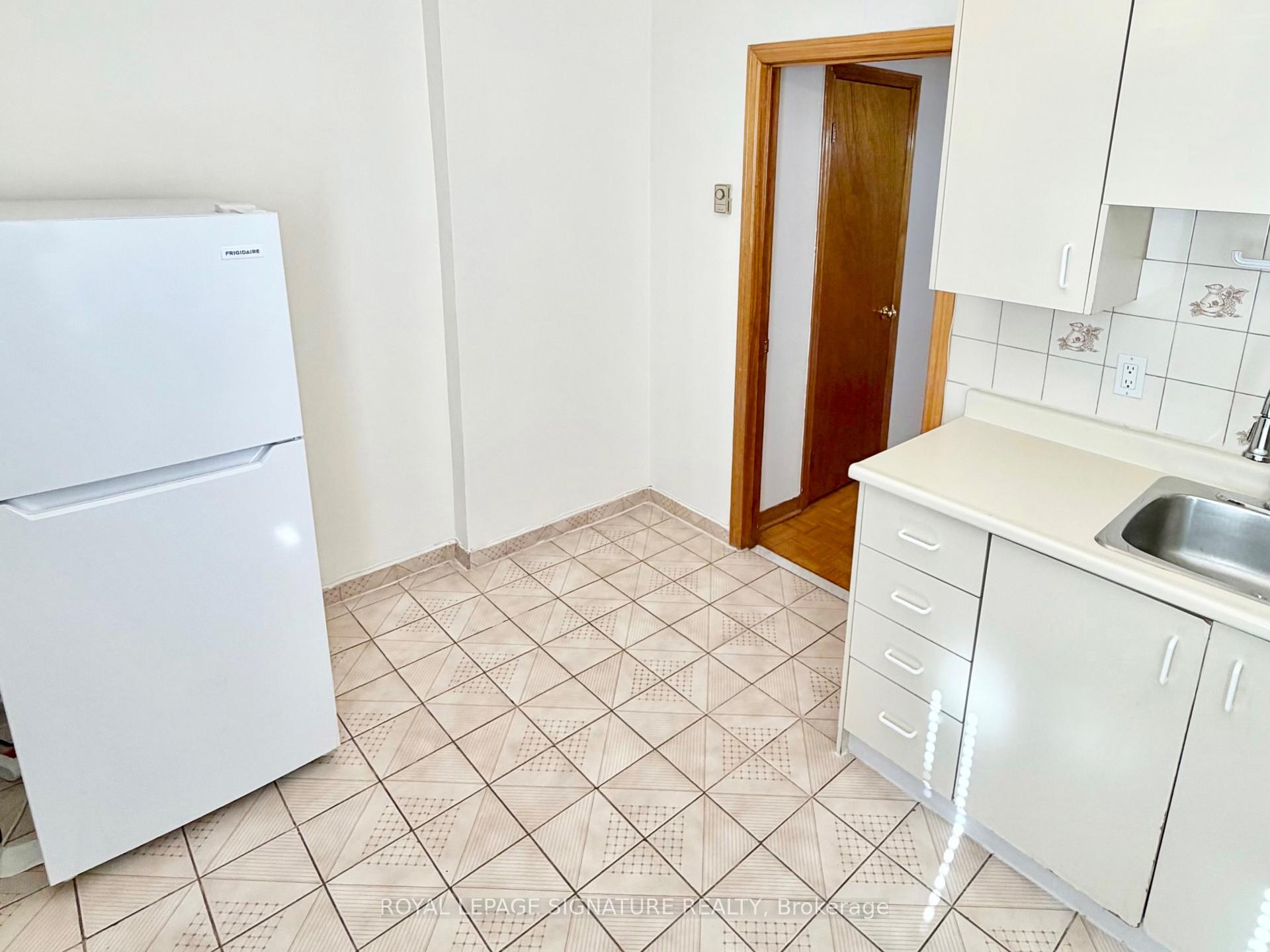 Photo 4 of Unit 2nd Flr, 455 B Danforth Avenue, Toronto, North Riverdale — HOMEH