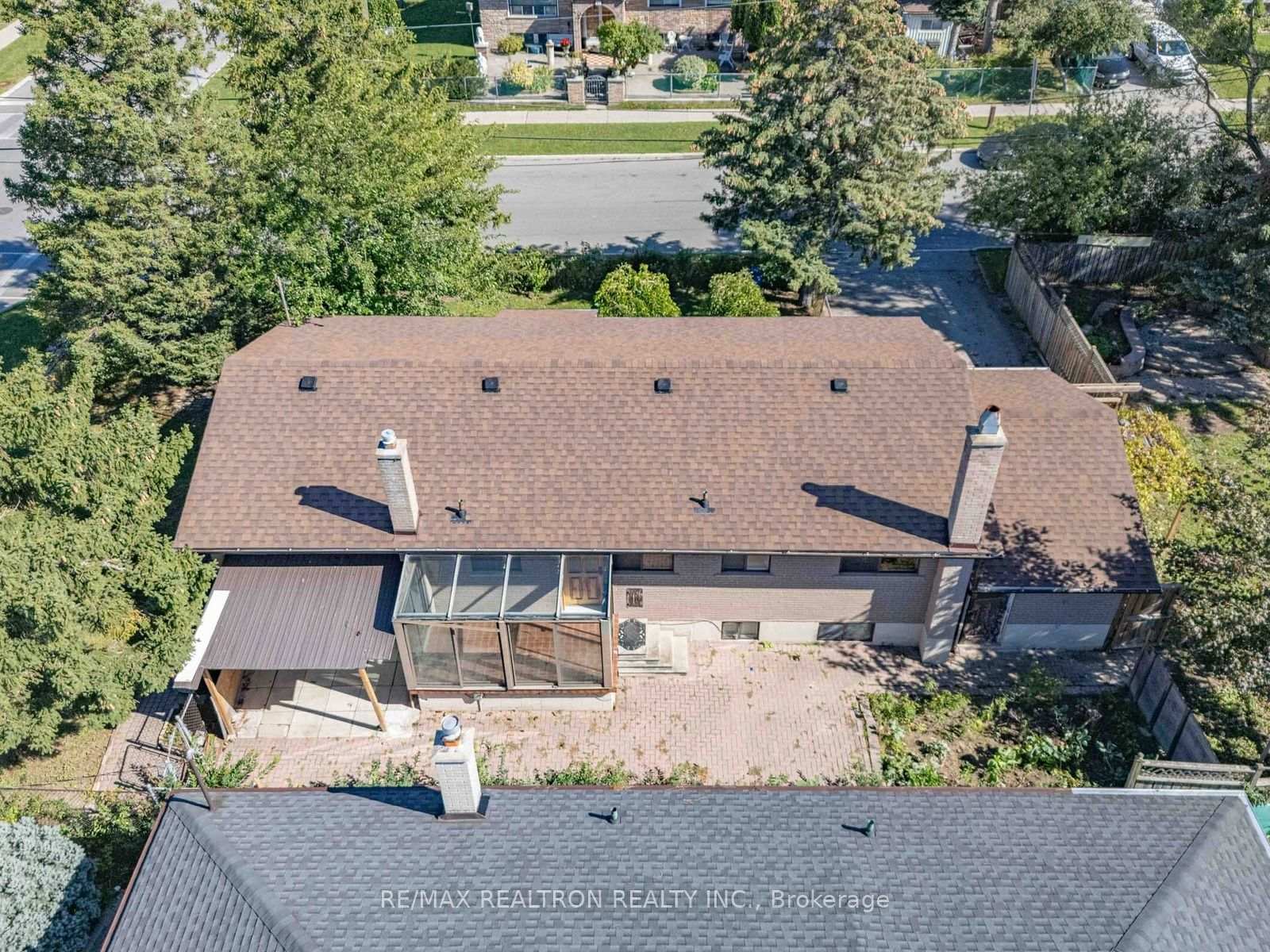 Photo 3 of 91 Spenvalley Drive, North York, Glenfield-Jane Heights — HOMEH