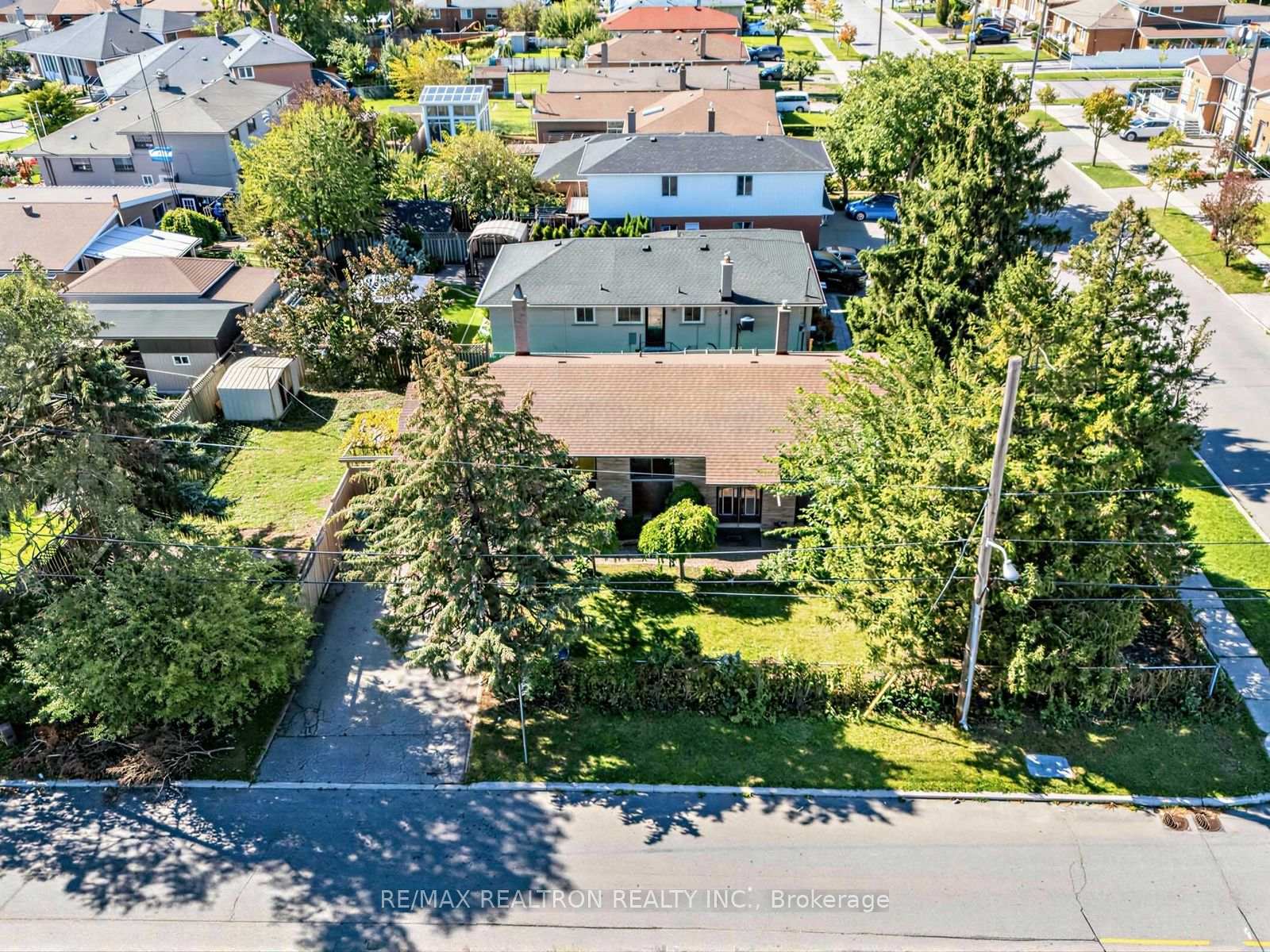 Photo 4 of 91 Spenvalley Drive, North York, Glenfield-Jane Heights — HOMEH