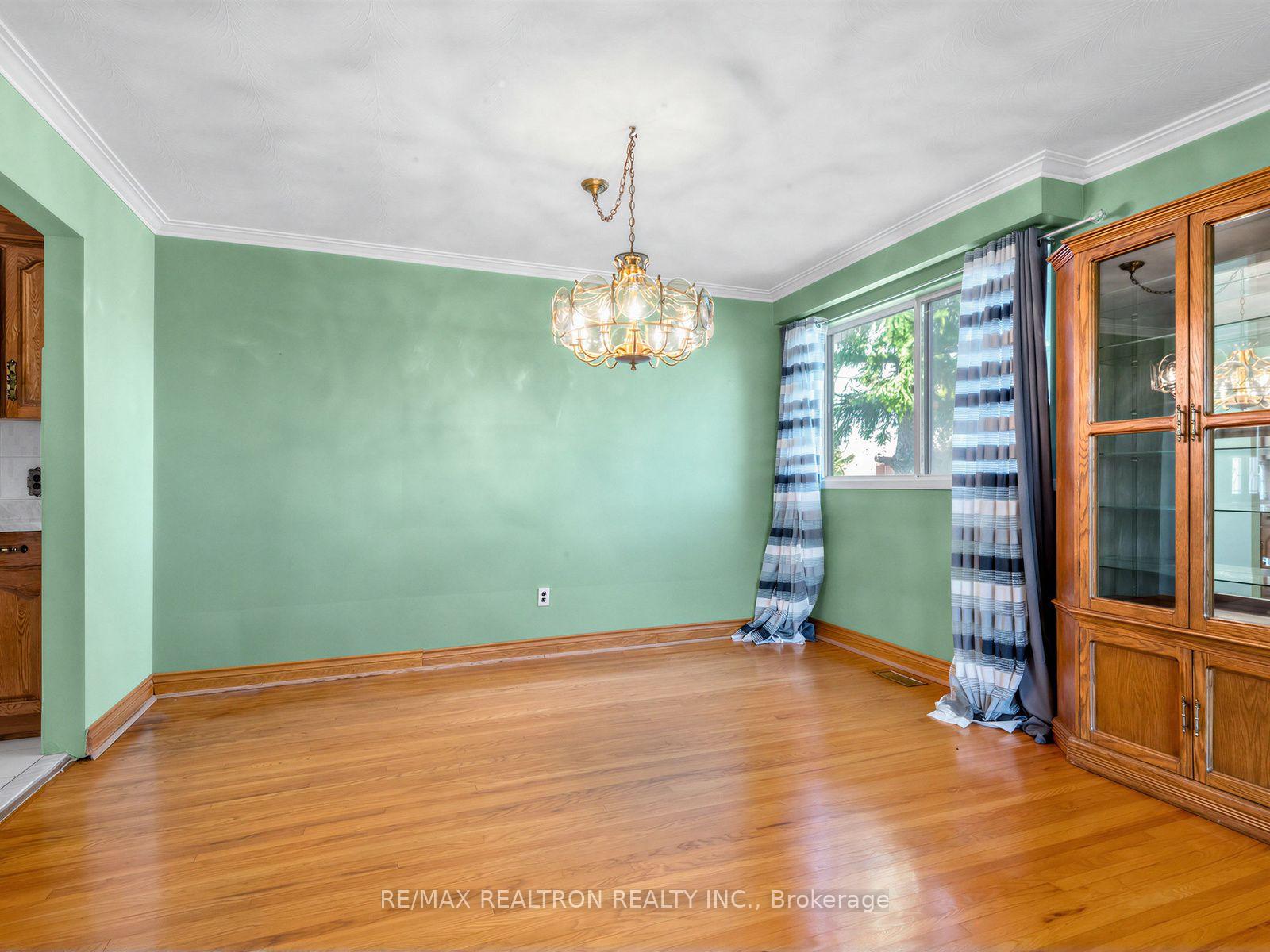 Photo 8 of 91 Spenvalley Drive, North York, Glenfield-Jane Heights — HOMEH