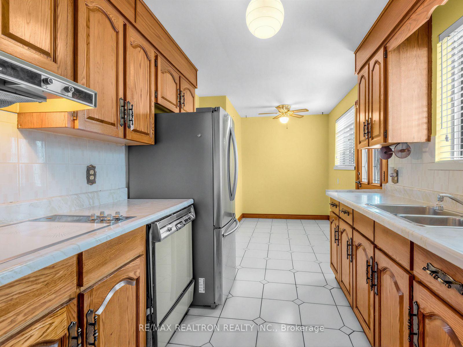 Photo 11 of 91 Spenvalley Drive, North York, Glenfield-Jane Heights — HOMEH