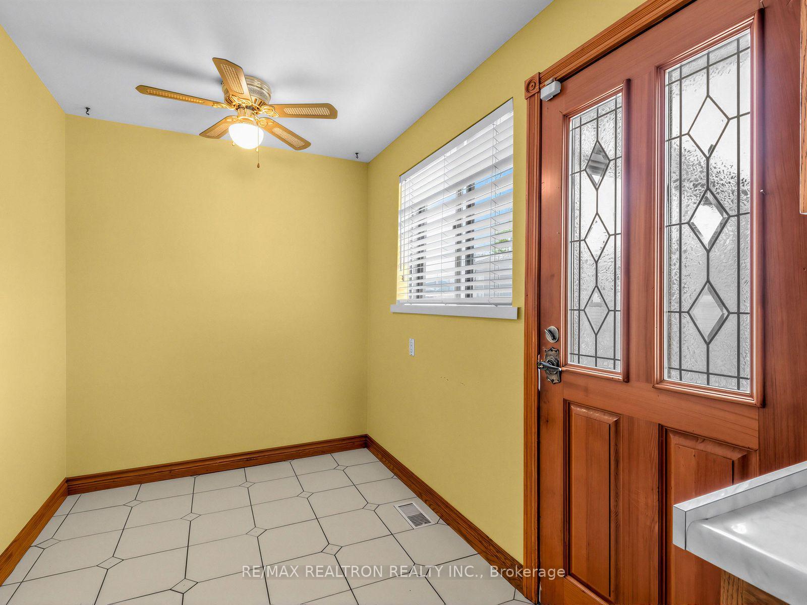 Photo 13 of 91 Spenvalley Drive, North York, Glenfield-Jane Heights — HOMEH