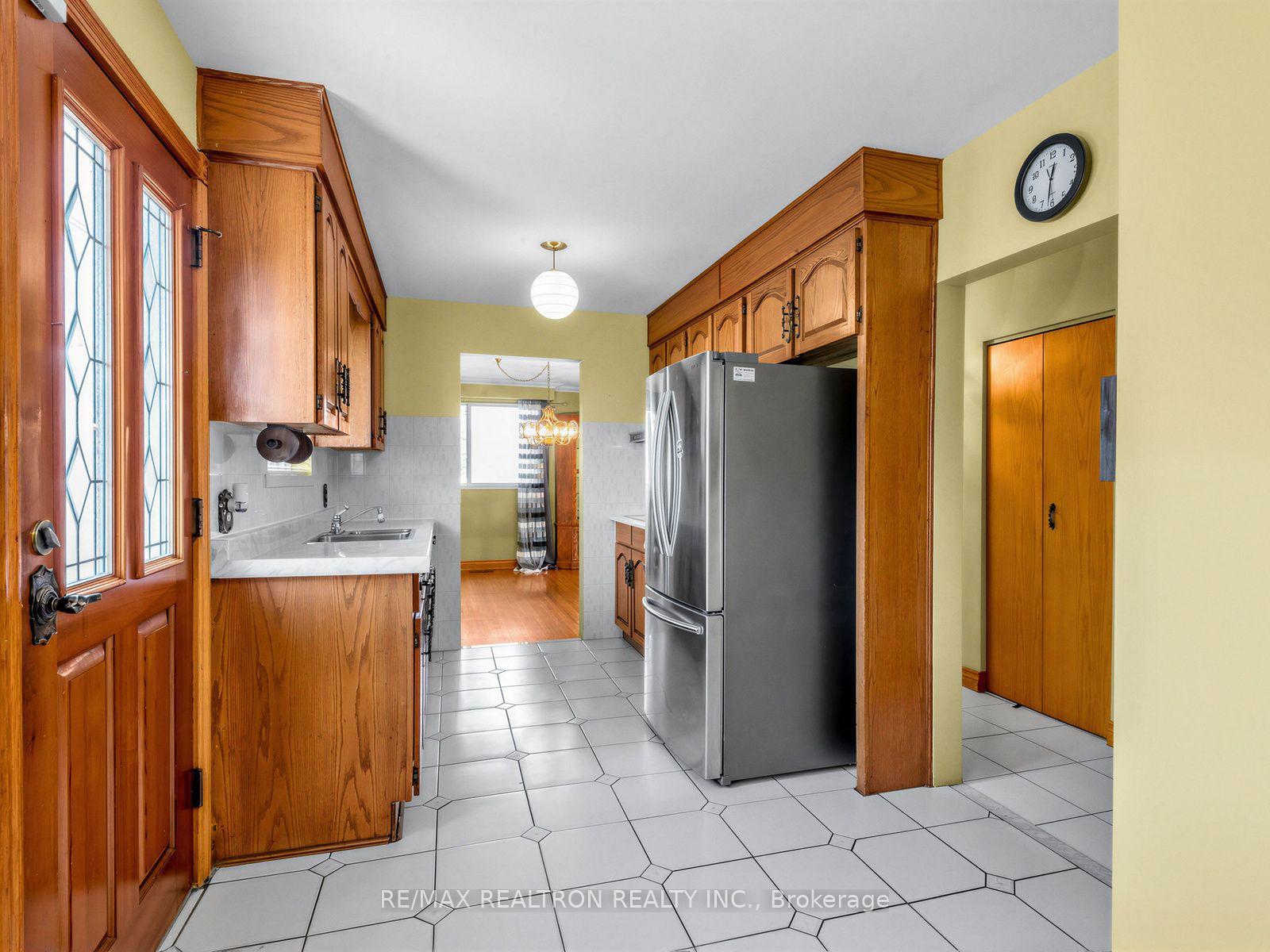 Photo 14 of 91 Spenvalley Drive, North York, Glenfield-Jane Heights — HOMEH